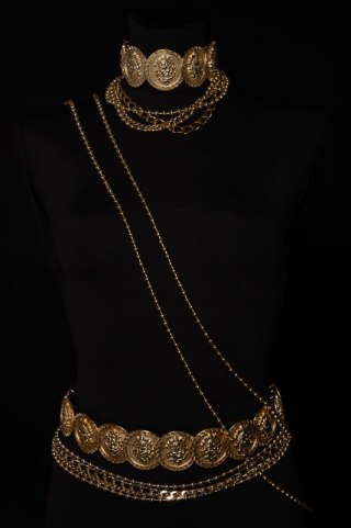 Ozdoba na ciało z kuleczek z kolekcji Black and Gold (C23/FSH/37AU)
