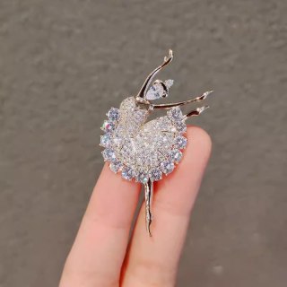 Broszka złota baletnica z cyrkoniami elegancka